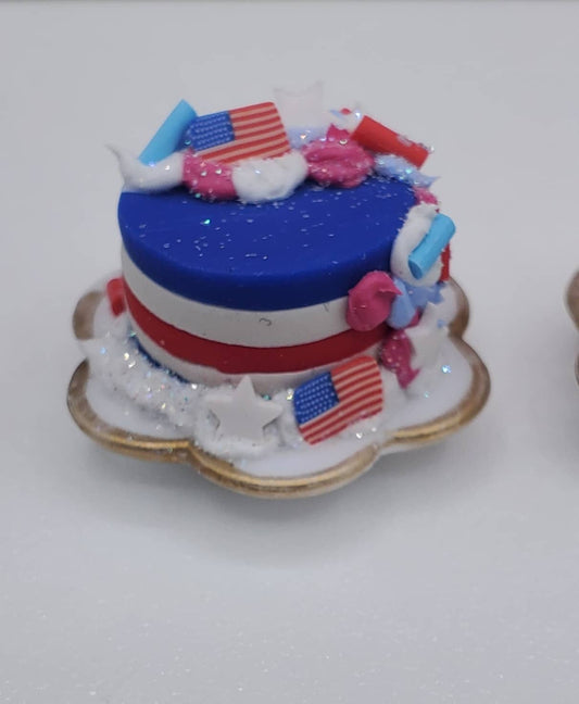 Small cake with American flag design on a white background