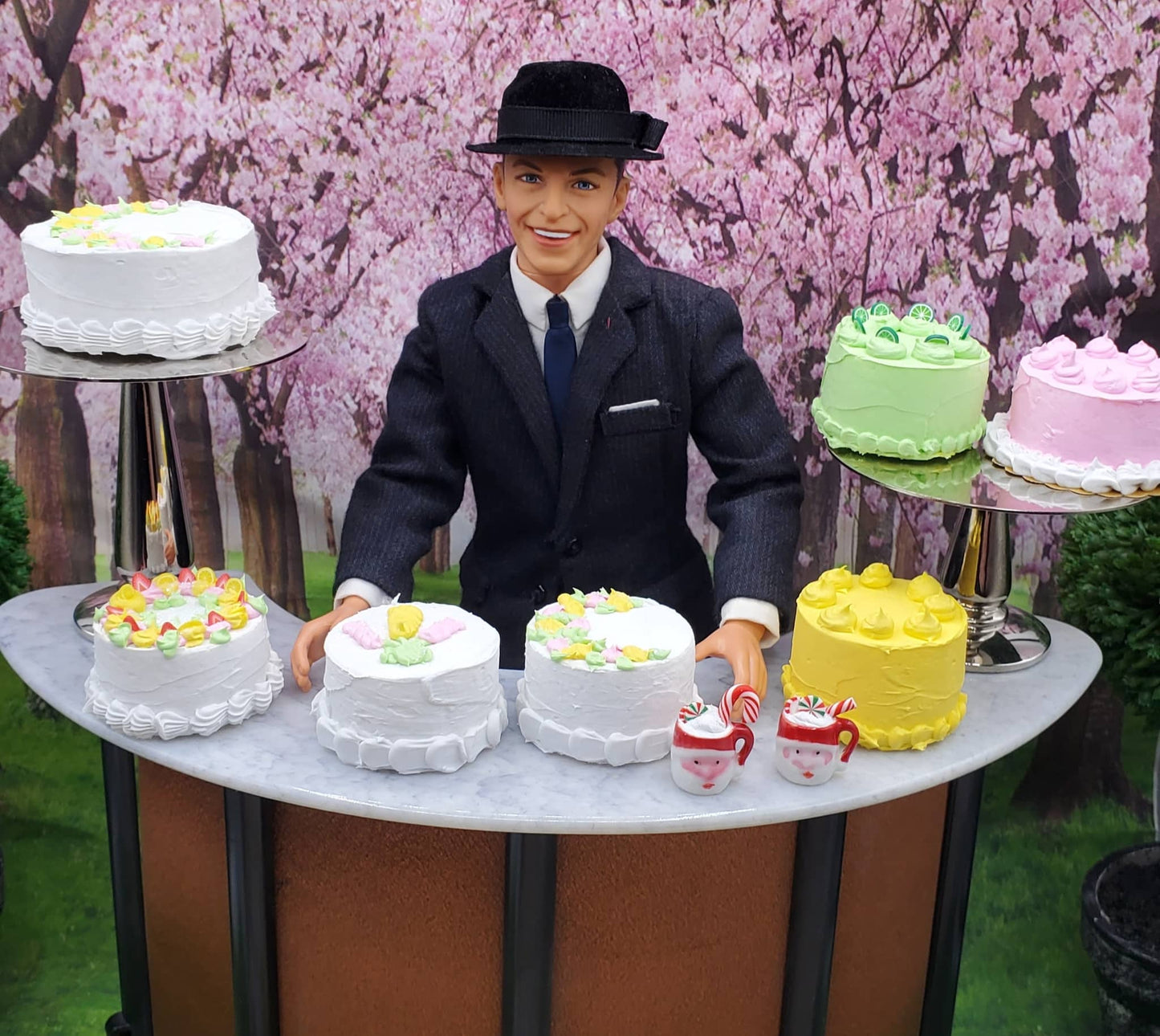 1:4th Scale Flowered Spray Bakery Cake Miniature Food