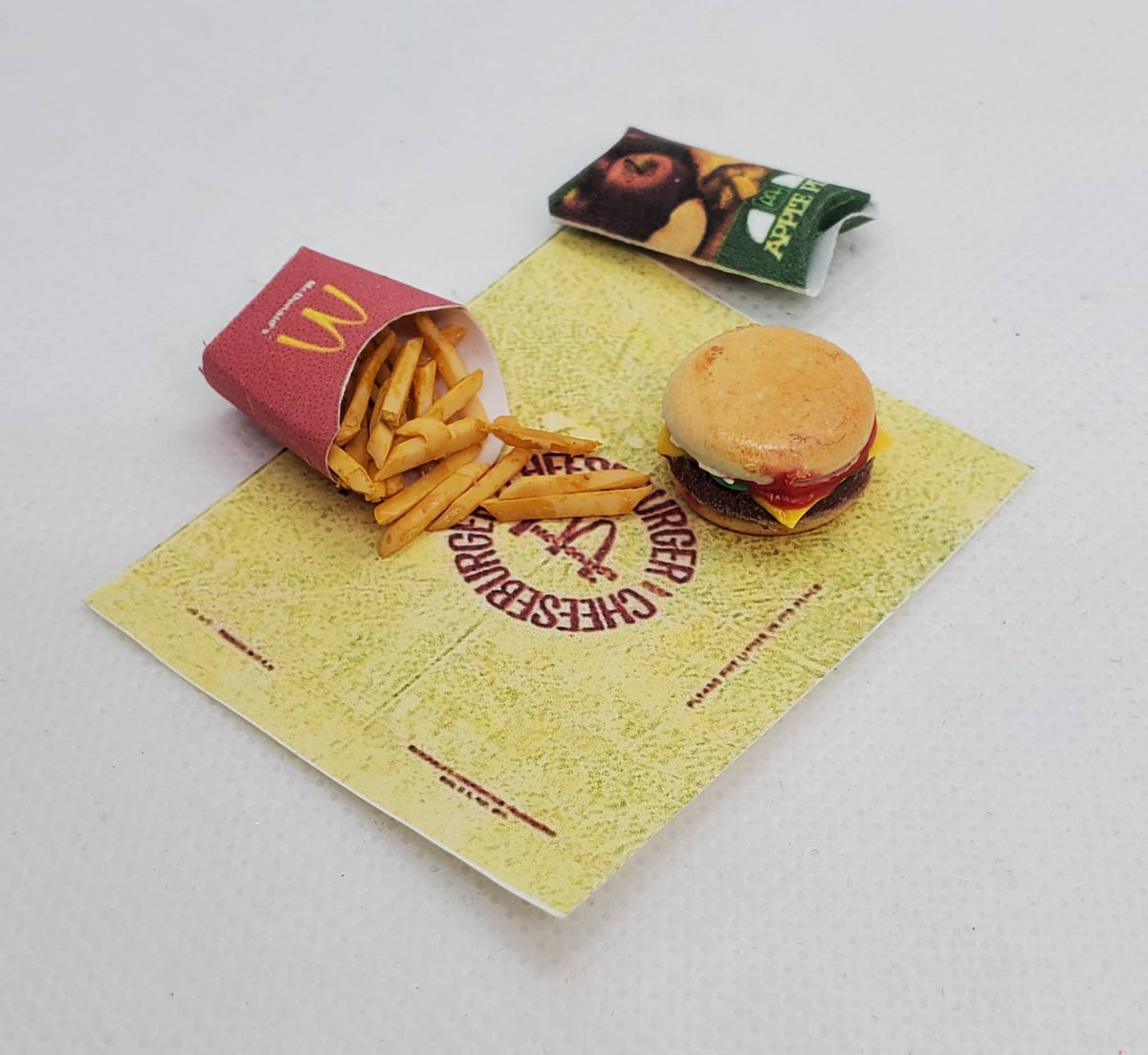 McMini Burger - Cheeseburger with French Fries and Apple Pie 1:6th Scale