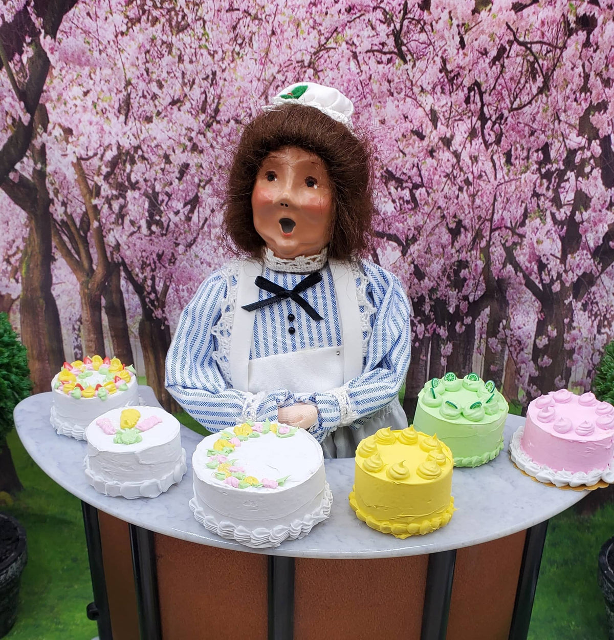 Flowered Spray Bakery Cake for 1:6th Scale Dolls
