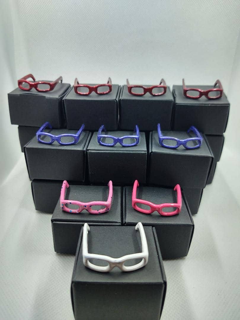 Set 2 Barbie eyeglasses with black boxes
