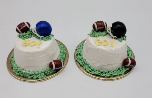 Chef Gina's Mini Food football party doll accessories with small cakes decorated with football helmets and footballs
